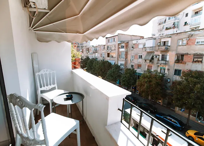 Barrikada Str Modern Apartments - The Nest