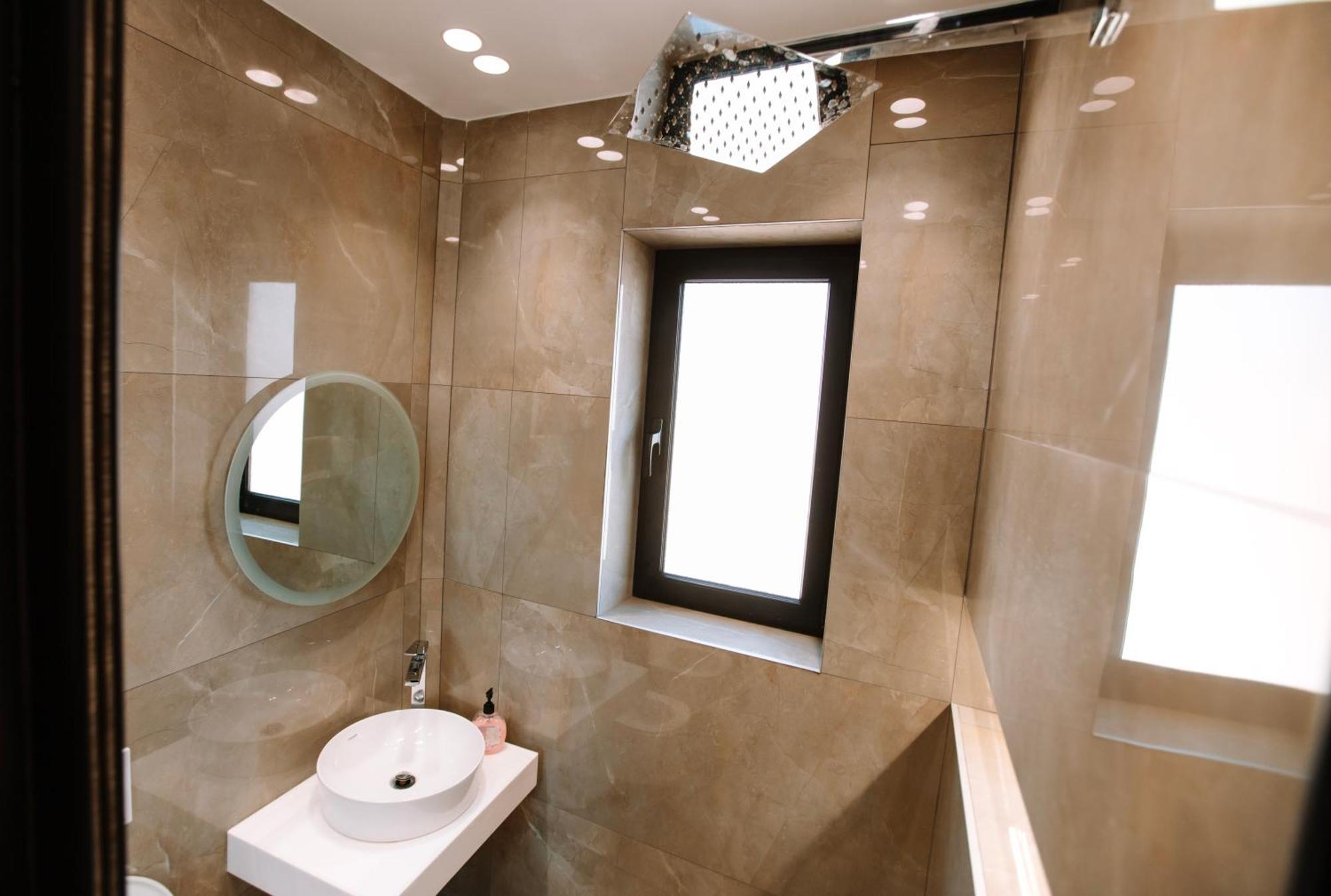 Barrikada Str Modern - The Nest *